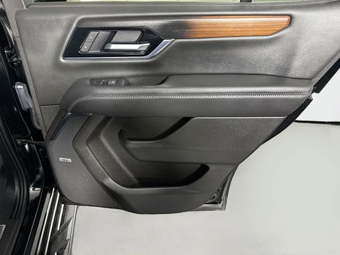 Used 2025 GMC Yukon Denali AWD/4WD image 28