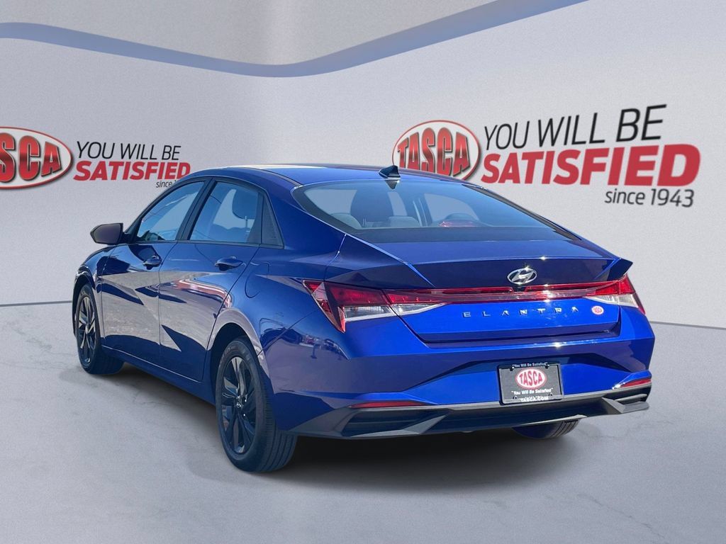 Used 2023 Hyundai Elantra SEL w/ Cargo Package FWD image 8