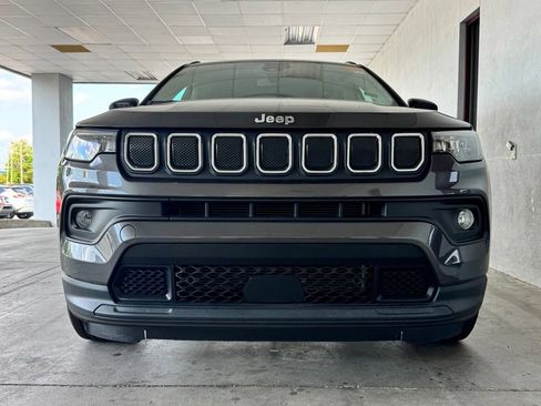 Used 2022 Jeep Compass Latitude w/ Convenience Group FWD image 3