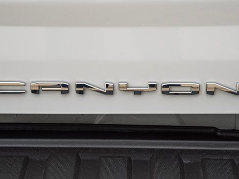 Used 2021 GMC Canyon Denali image 18