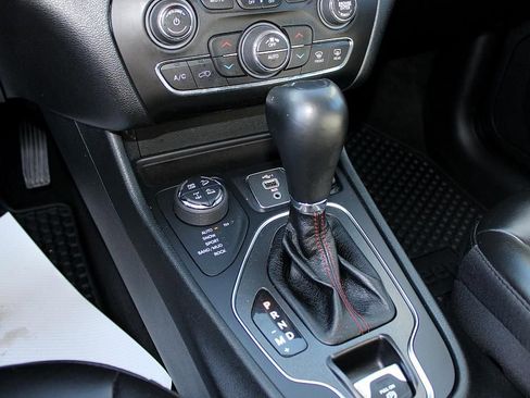 Used 2022 Jeep Cherokee Trailhawk w/ Comfort/Convenience Group image 15