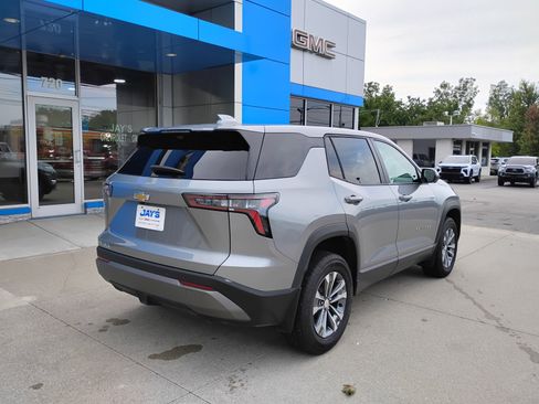 Used 2026 Chevrolet Equinox LT w/ Convenience Package II FWD image 8