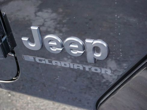Used 2023 Jeep Gladiator Sport image 12