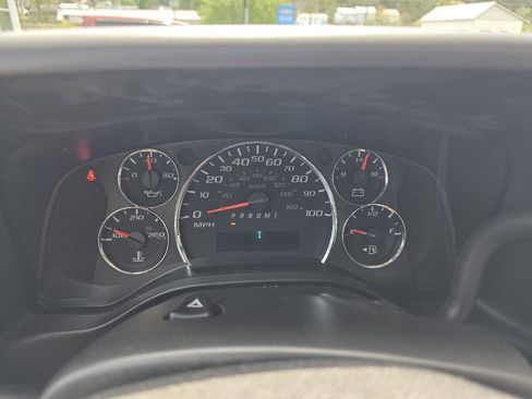 Used 2019 Chevrolet Express 2500 RWD image 12