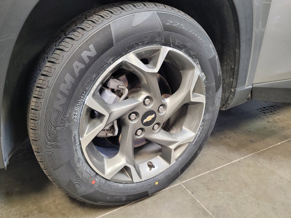 Used 2025 Chevrolet Trax LT w/ LT Convenience Package FWD image 31