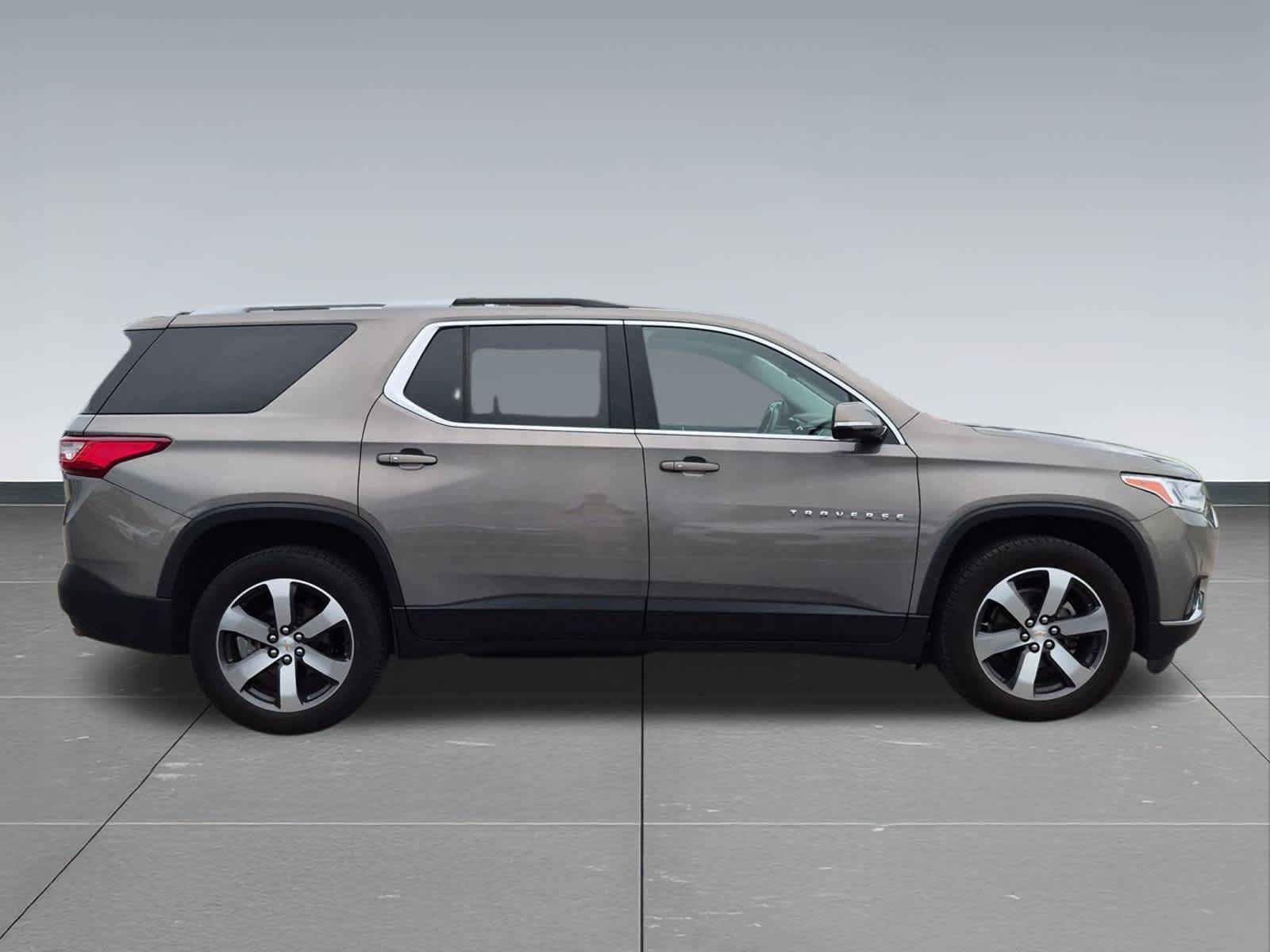 Used 2018 Chevrolet Traverse LT w/ LPO, Floor Liner Package FWD image 7