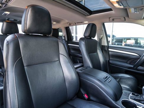 Used 2017 Toyota Highlander XLE image 15