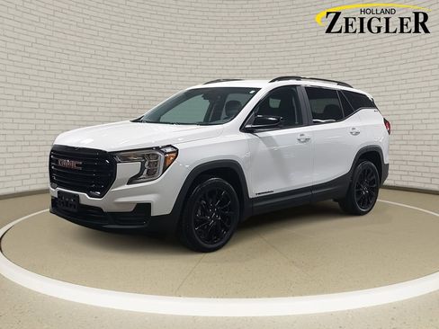 Used 2023 GMC Terrain SLE w/ Driver Convenience Package image 1