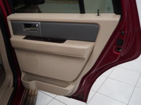 Used 2014 Ford Expedition XLT w/ Equipment Group 202A AWD/4WD image 24