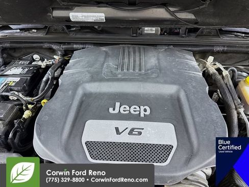 Used 2018 Jeep Wrangler Unlimited Sahara w/ Connectivity Group AWD/4WD image 29