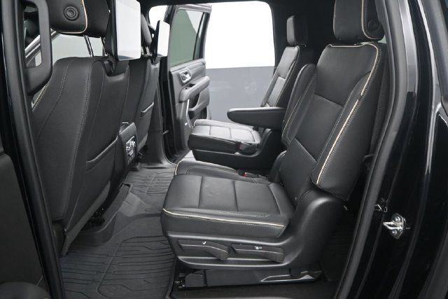 Used 2023 GMC Yukon XL SLT w/ SLT Premium Package RWD image 12