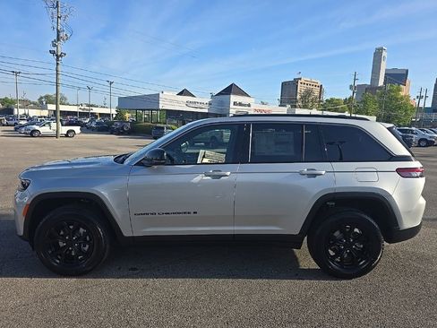 New 2026 Jeep Grand Cherokee Altitude RWD image 6