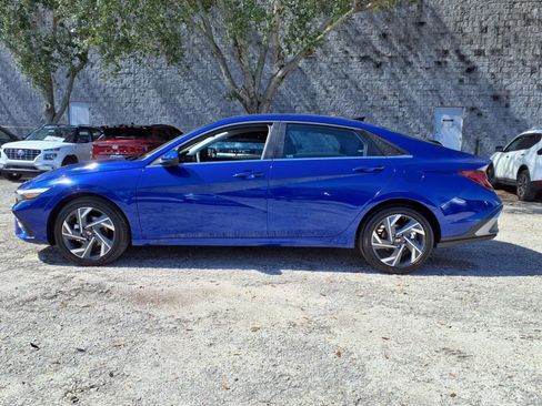 New 2025 Hyundai Elantra SEL image 4