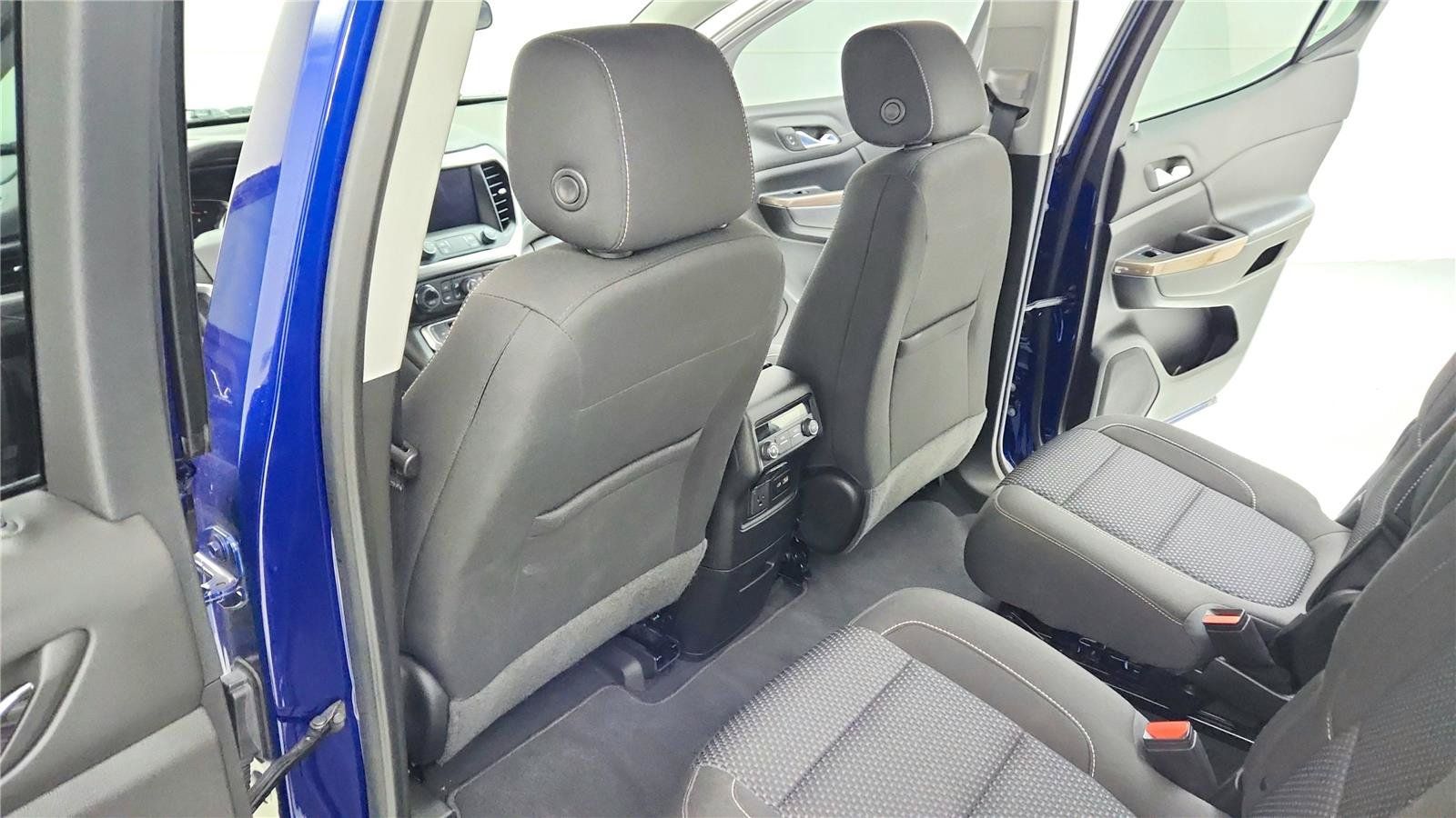 Used 2023 GMC Acadia SLE w/ Driver Convenience Package FWD image 17