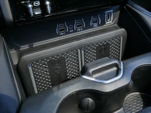 New 2026 RAM 1500 Laramie AWD/4WD image 12