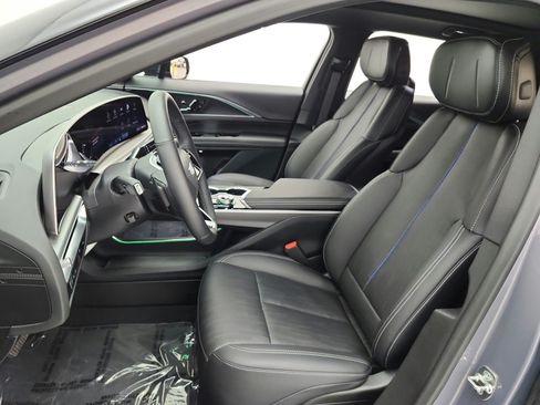 Used 2025 Cadillac Lyriq Luxury AWD/4WD image 15