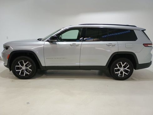 Used 2024 Jeep Grand Cherokee L Limited w/ Luxury Tech Group II image 4