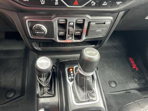 Used 2021 Jeep Wrangler Unlimited Sahara AWD/4WD image 31
