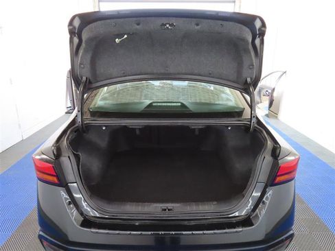 Used 2023 Nissan Altima 2.5 SV FWD image 12
