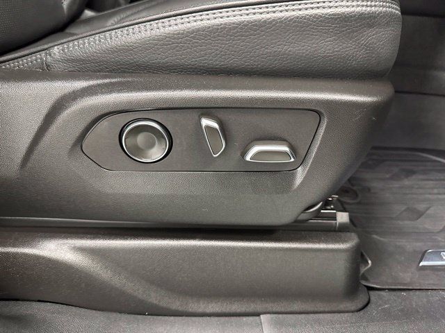 Used 2025 GMC Yukon XL Denali w/ Denali Reserve Package AWD/4WD image 32