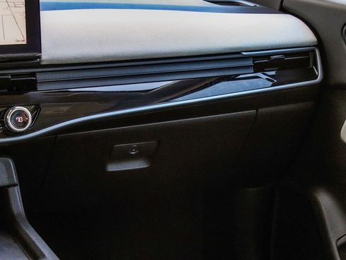 Used 2025 Honda Prologue EX image 17