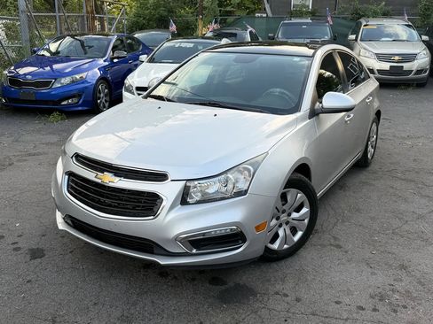 Used 2015 Chevrolet Cruze LT FWD image 3