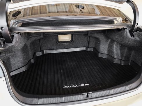 Used 2016 Toyota Avalon XLE Premium image 51