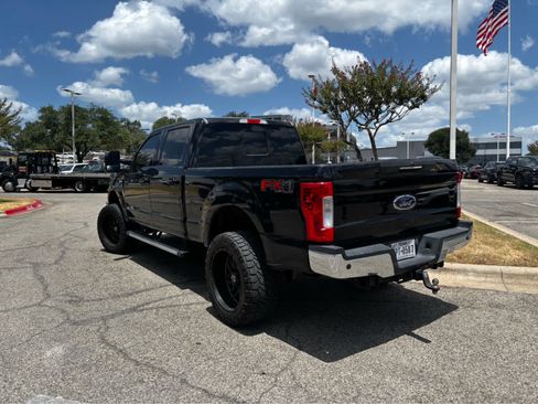 Used 2017 Ford F250 Lariat w/ Lariat Ultimate Package AWD/4WD image 3