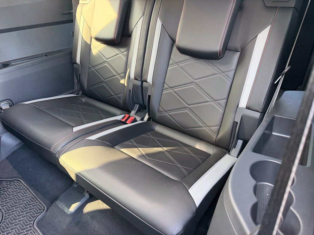 Used 2024 Volkswagen Atlas Peak Edition SEL AWD/4WD image 16