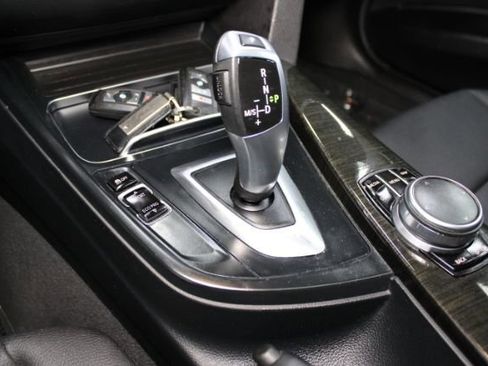 Used 2018 BMW 320i Sedan RWD image 12