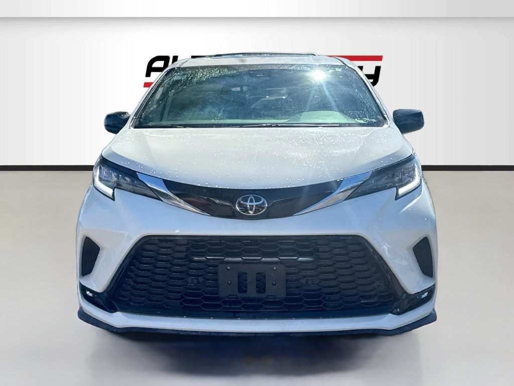 Used 2026 Toyota Sienna XSE FWD image 2