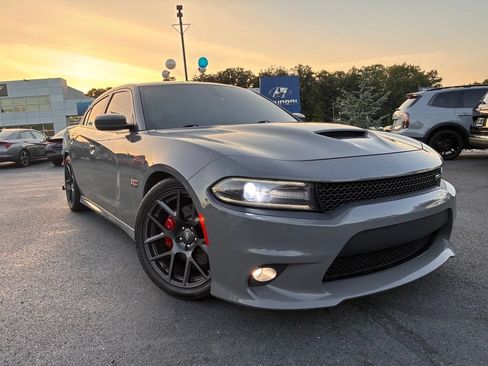 Used 2018 Dodge Charger R/T Scat Pack RWD image 19