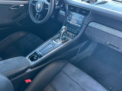 Used 2018 Porsche 911 GT3 RWD image 16