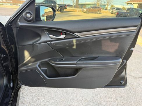 Used 2019 Honda Civic Touring image 22