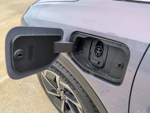 New 2026 Chevrolet Equinox EV LT image 33