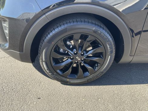 Used 2020 Kia Sorento S FWD image 9