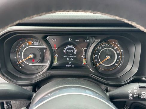 Used 2025 Jeep Wrangler Sahara AWD/4WD image 26