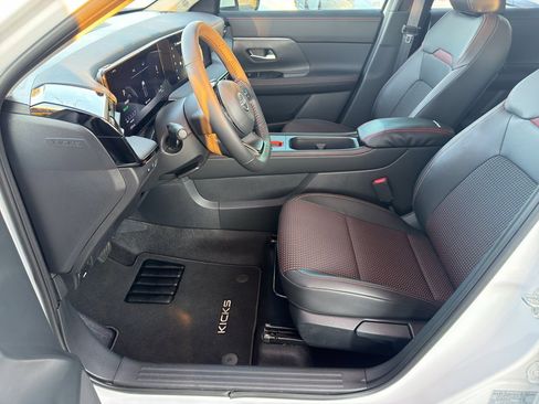 Certified 2025 Nissan Kicks SR image 16
