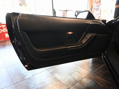Used 1993 Chevrolet Corvette Coupe image 11
