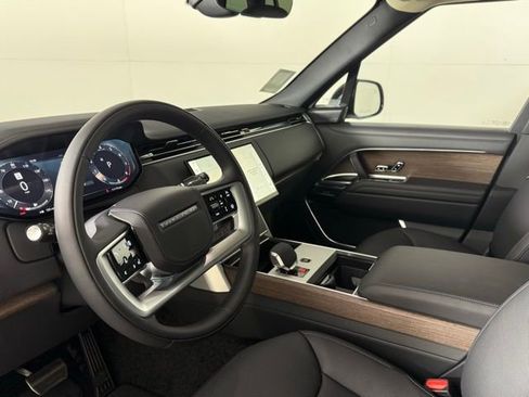 New 2025 Land Rover Range Rover SE image 6