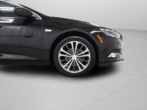Used 2019 Buick Regal Essence w/ Driver Confidence Package I FWD image 7