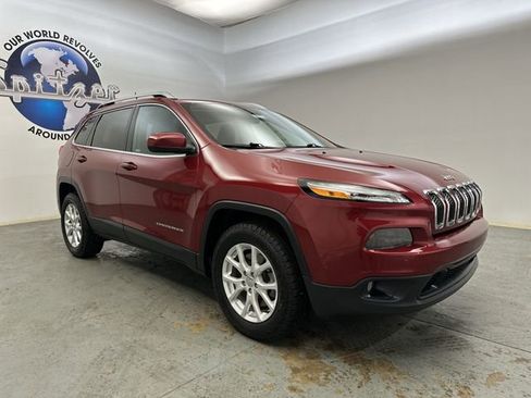 Used 2017 Jeep Cherokee Latitude w/ Cold Weather Group image 12
