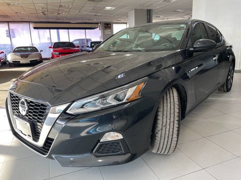 Used 2022 Nissan Altima 2.5 SV image 3