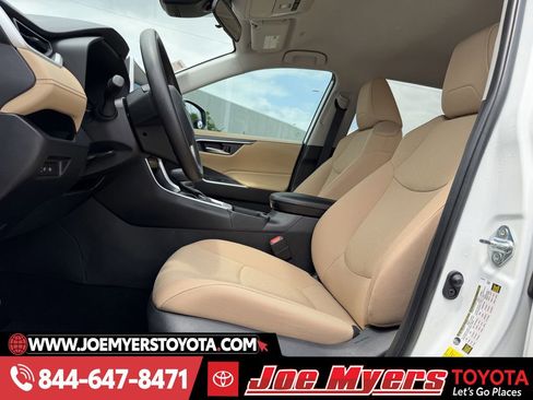 Used 2025 Toyota RAV4 XLE image 26