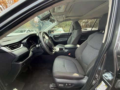Used 2025 Toyota RAV4 XLE image 27