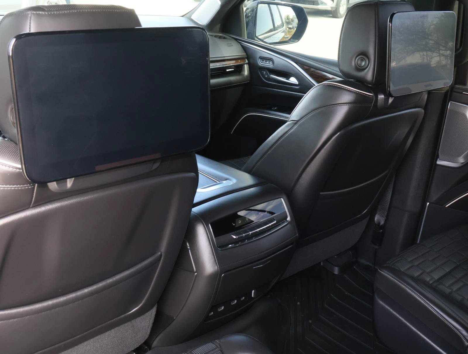 Used 2021 Cadillac Escalade Sport Platinum AWD/4WD image 15