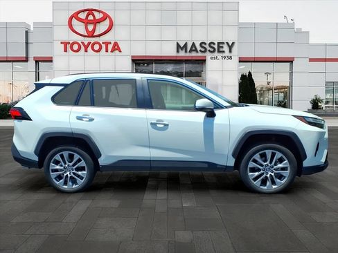Used 2022 Toyota RAV4 Limited FWD image 2