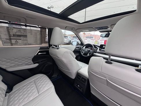 Used 2024 Mitsubishi Outlander SEL image 17