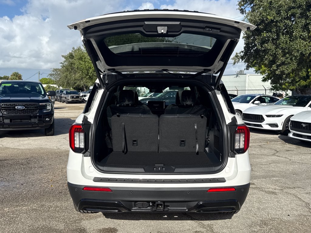 New 2027 Ford Explorer ST-Line w/ Premium Package RWD image 19