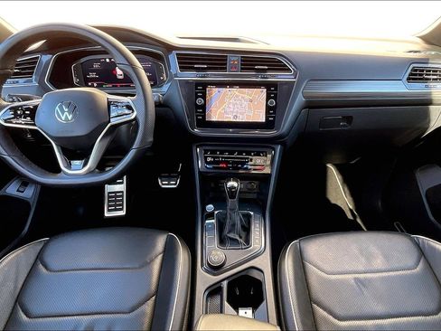 Certified 2022 Volkswagen Tiguan SEL R-Line image 15